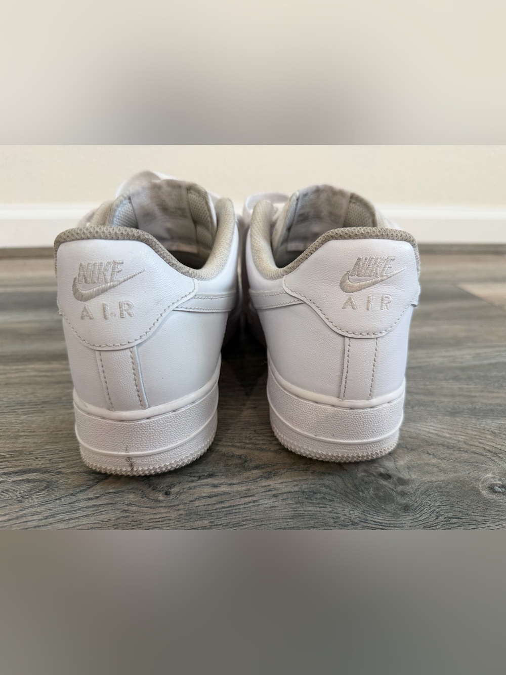 Nike Air Force 1 '07 Triple White sneakers men’s size 8.5 - Picture 2 of 9